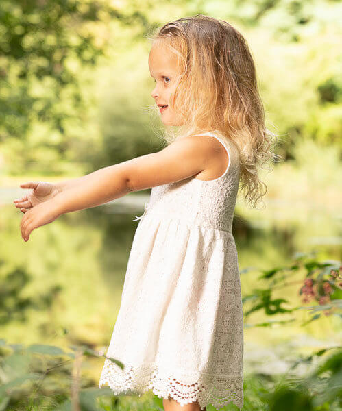 Kinderfotografie-bos-buiten-spontaan-creatief-spelenderwijs-ina-kleiman-hoogeveen-drenthe